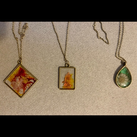 Handmade and painted resin necklaces. - Picture 2 of 5